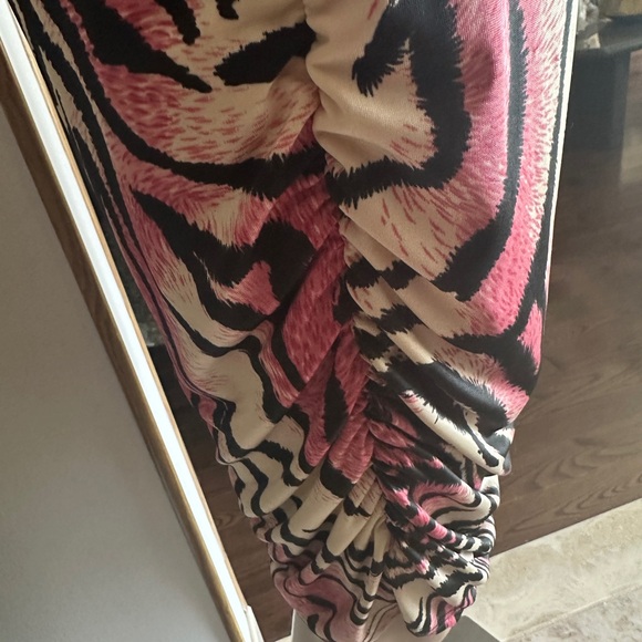 Brand New Body Fit Dress. - Picture 8 of 9